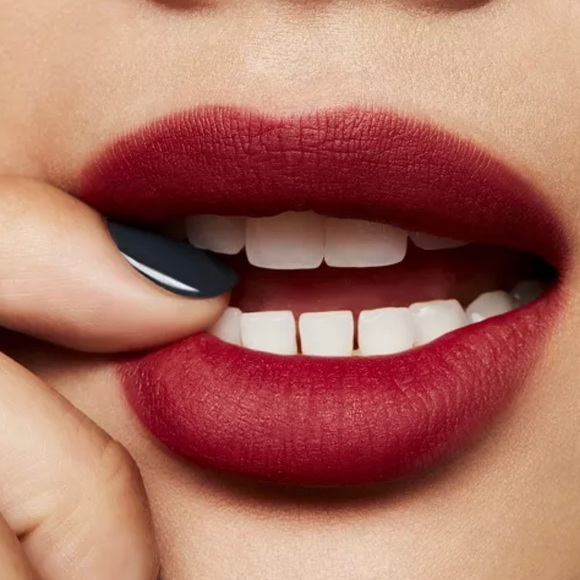 MAC Powder Kiss Liquid Lipcolour MAKE LOVE TO THE CAMERA 994 - Picture 2 of 12